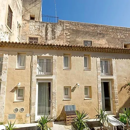 Ortigia Lägenhetshotell 3*