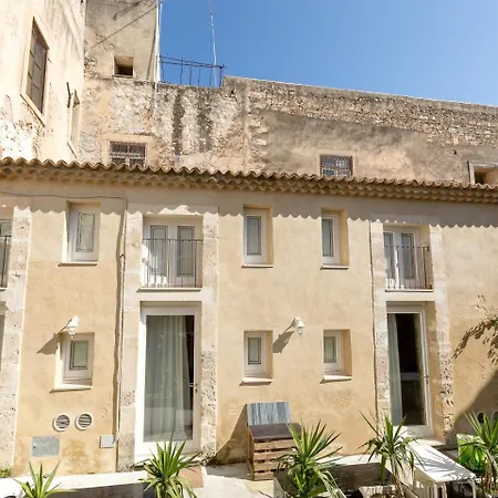 Ortigia Lägenhetshotell 4*